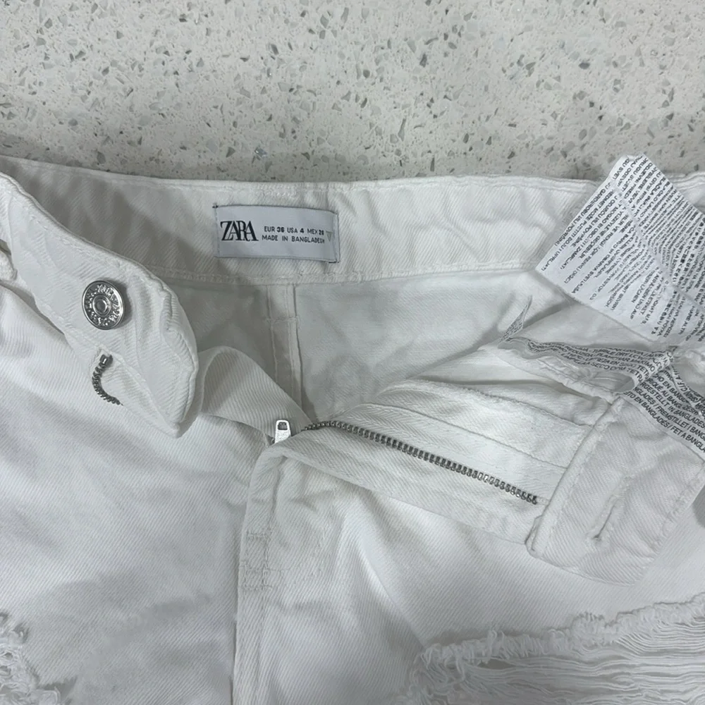 WHITE HIGH RISE ZARA SHORTS - Picture 1 of 5
